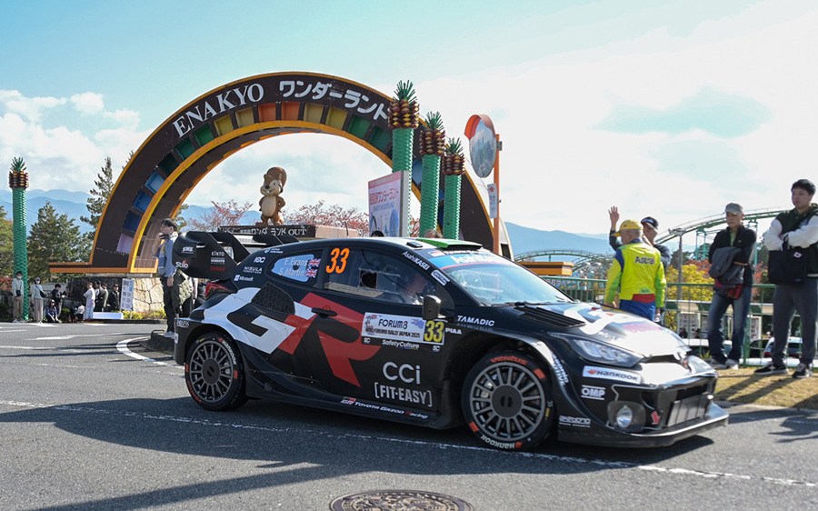 岐阜・恵那峡で整備後、午後の山岳SSへ　オジエとエバンスが僅差バトル、WRCラリージャパン