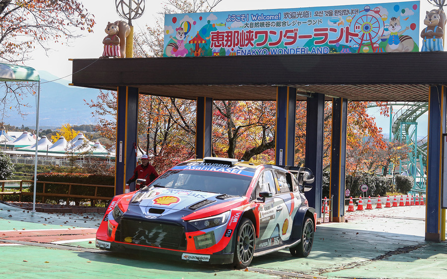 岐阜・恵那峡で整備後、午後の山岳SSへ　オジエとエバンスが僅差バトル、WRCラリージャパン