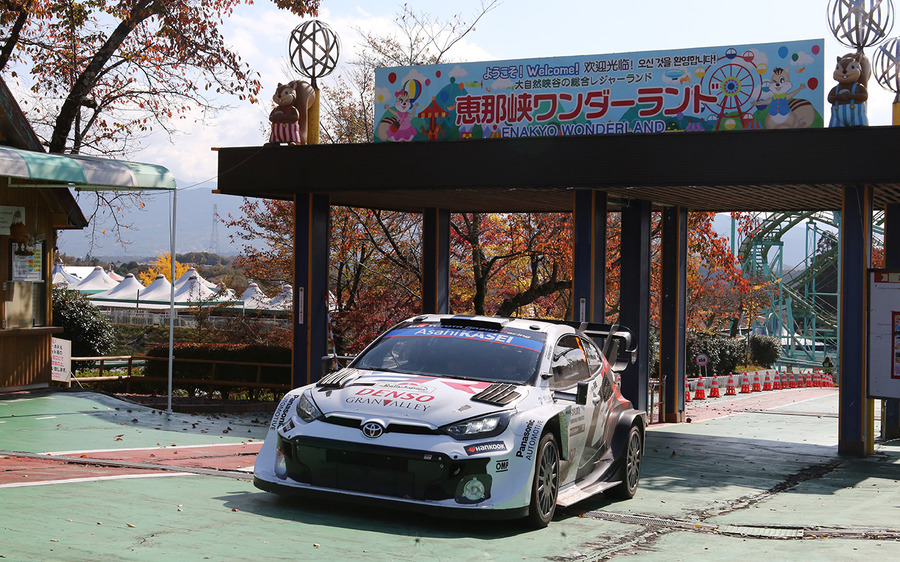 岐阜・恵那峡で整備後、午後の山岳SSへ　オジエとエバンスが僅差バトル、WRCラリージャパン