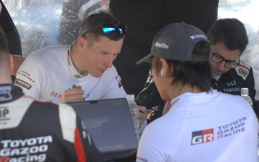 岐阜・恵那峡で整備後、午後の山岳SSへ　オジエとエバンスが僅差バトル、WRCラリージャパン