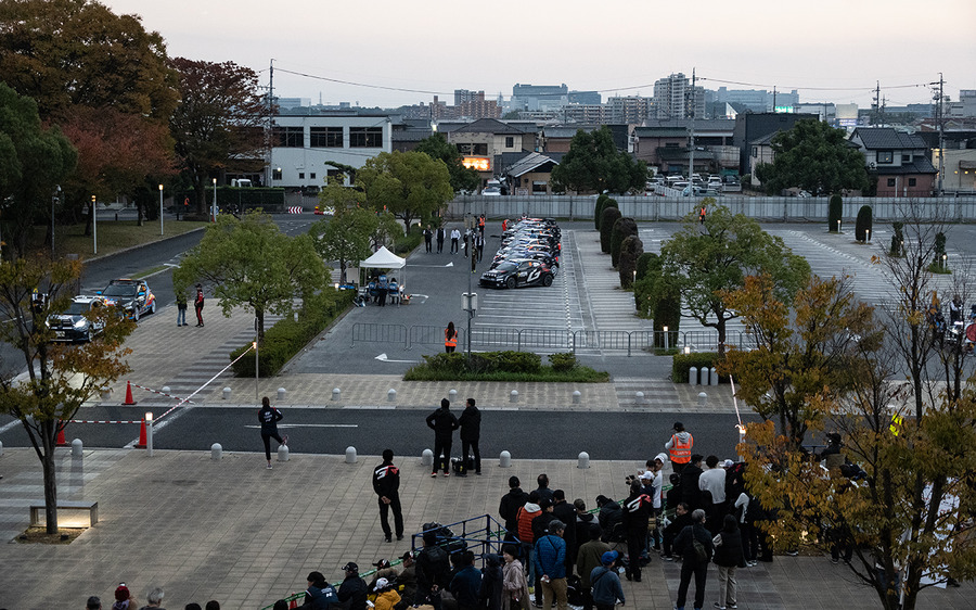 歓声と感動のナイトステージ！勝田貴元選手、満身創痍のマシンで駆け抜けた！トップタイムは・・　WRCラリージャパン