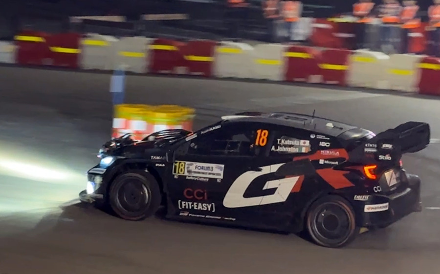 歓声と感動のナイトステージ！勝田貴元選手、満身創痍のマシンで駆け抜けた！トップタイムは・・　WRCラリージャパン