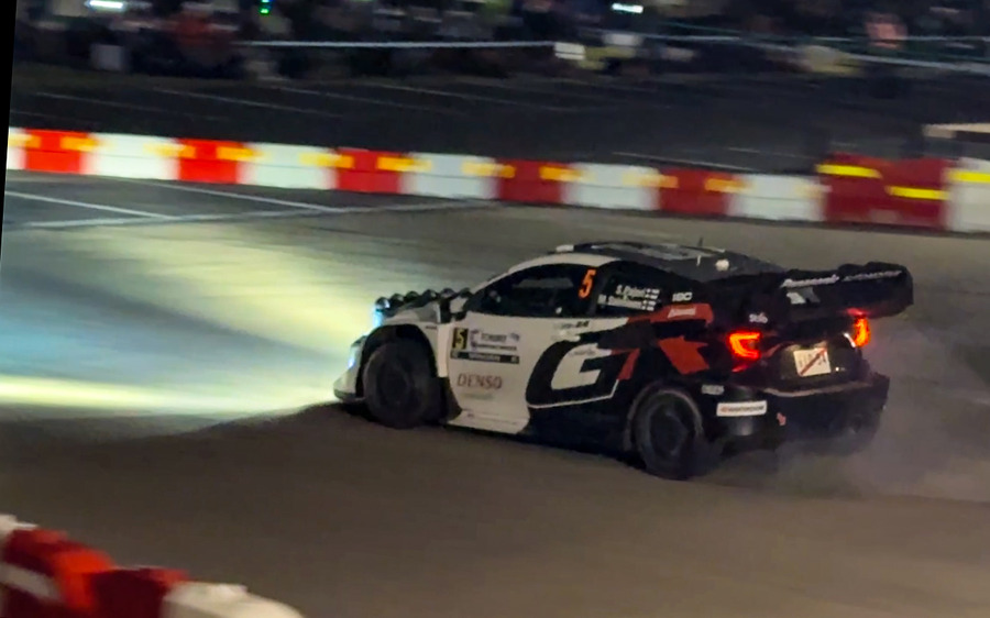 歓声と感動のナイトステージ！勝田貴元選手、満身創痍のマシンで駆け抜けた！トップタイムは・・　WRCラリージャパン