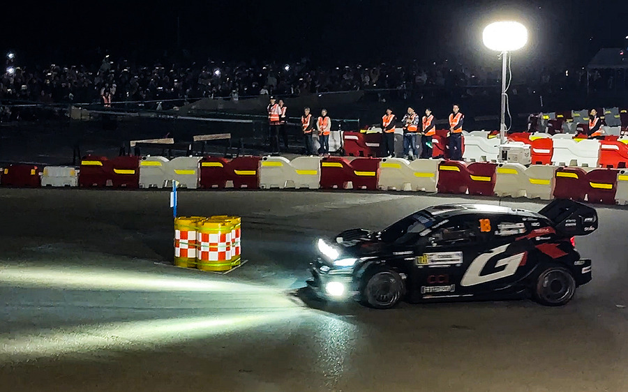 歓声と感動のナイトステージ！勝田貴元選手、満身創痍のマシンで駆け抜けた！トップタイムは・・　WRCラリージャパン