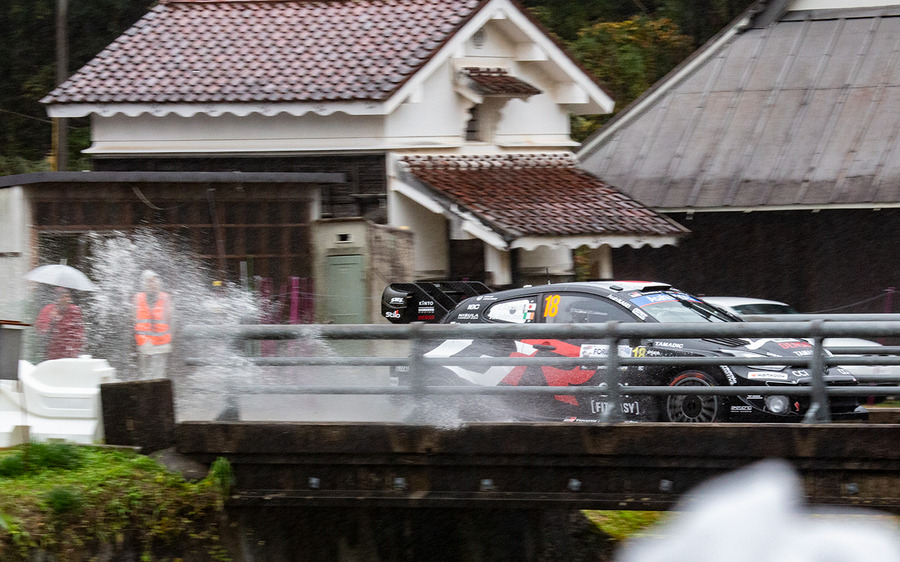 ラリージャパン最終日は雨の決戦、勝田選手が岡崎で2連続トップタイム、総合ではトヨタGRが表彰台を独占