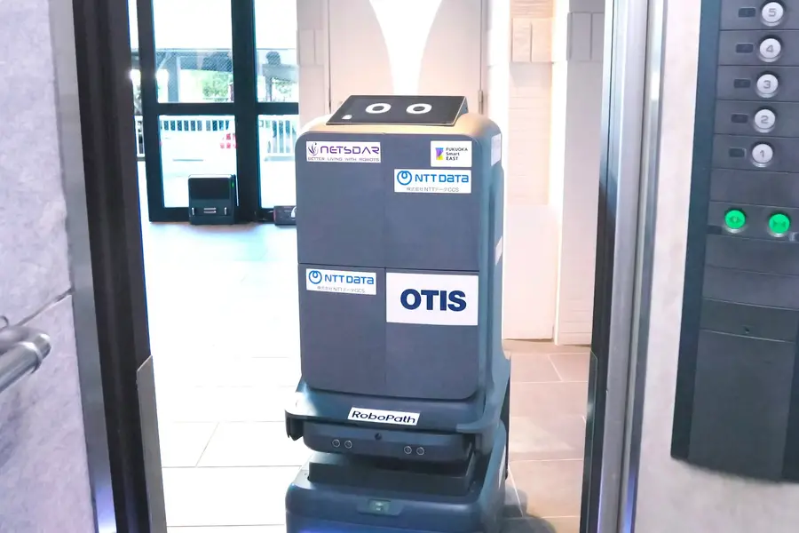 ロボットが自律的にエレベーターを呼び搬送作業 福岡市の集合住宅で日本オーチスが実証プロジェクト