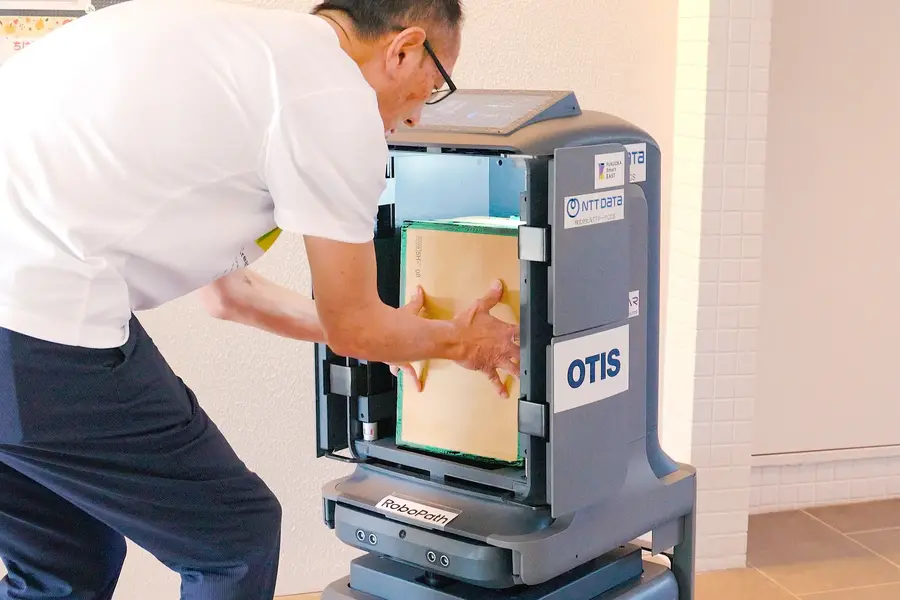 ロボットが自律的にエレベーターを呼び搬送作業 福岡市の集合住宅で日本オーチスが実証プロジェクト