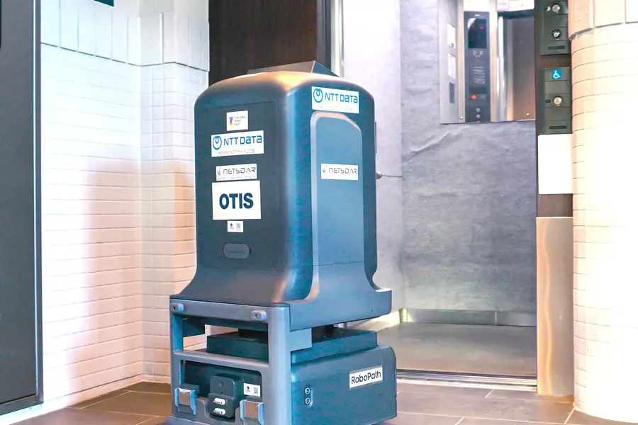 ロボットが自律的にエレベーターを呼び搬送作業 福岡市の集合住宅で日本オーチスが実証プロジェクト