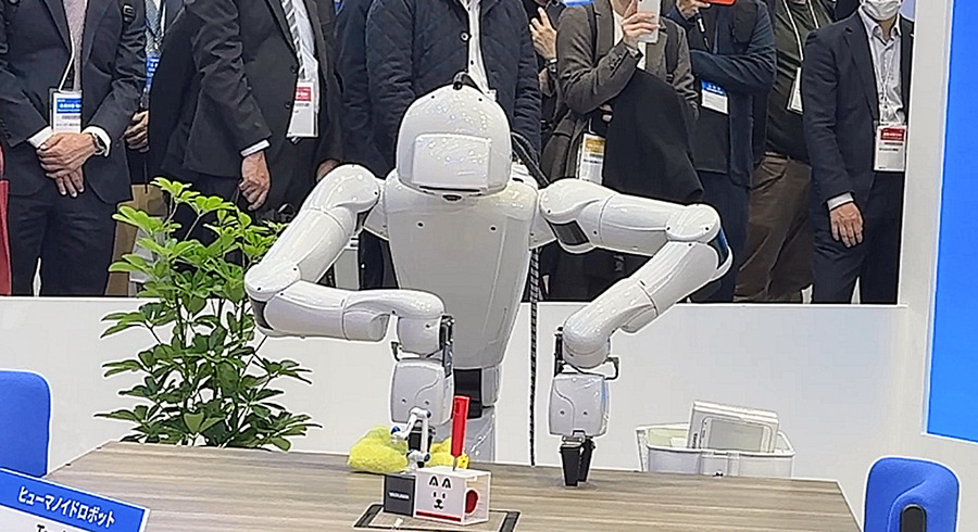 安川電機がヒューマノイドと協働ロボットを「AI-RAN」で統合制御するデモを公開「ロボットが人と共に働く未来の空間」