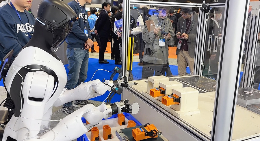 AgiBotのCMOが語る「ヒューマノイド市場に手ごたえ」5千台を生産完了、市場の規模と拡大戦略　ヒューマノイドが連携してダンスを披露