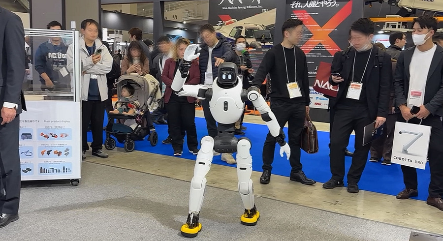 AgiBotのCMOが語る「ヒューマノイド市場に手ごたえ」5千台を生産完了、市場の規模と拡大戦略　ヒューマノイドが連携してダンスを披露