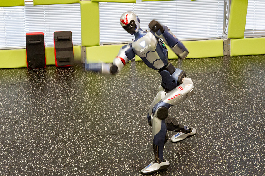 Unitreeのヒューマノイドが秋葉原に集結、間近で体感　開発最前線のセミナーも開催　TechShare「Unitree開発者カンファレンス」レポート