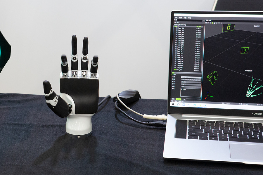 Unitreeのヒューマノイドが秋葉原に集結、間近で体感　開発最前線のセミナーも開催　TechShare「Unitree開発者カンファレンス」レポート