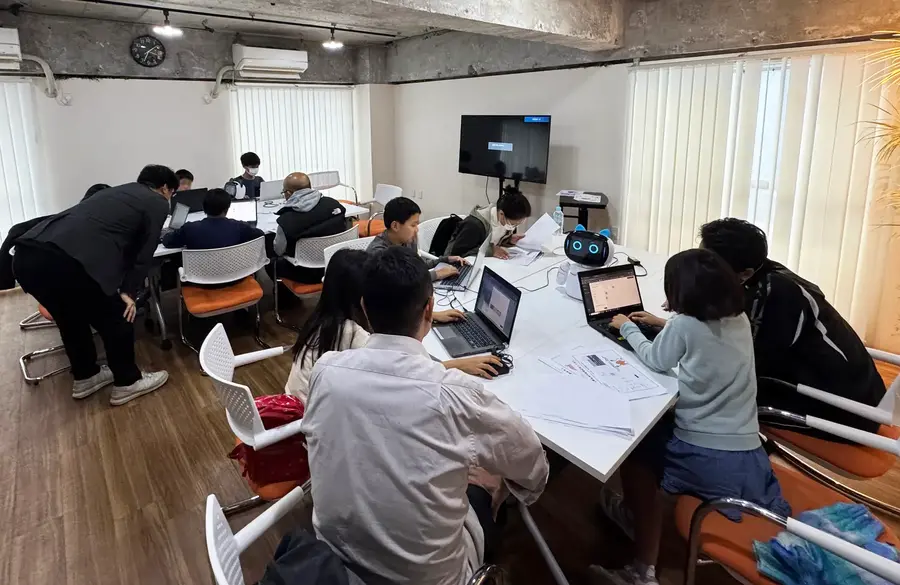 丸文×テラコミがAIロボット「Kebbi Air」活用のプログラミング体験会を開催