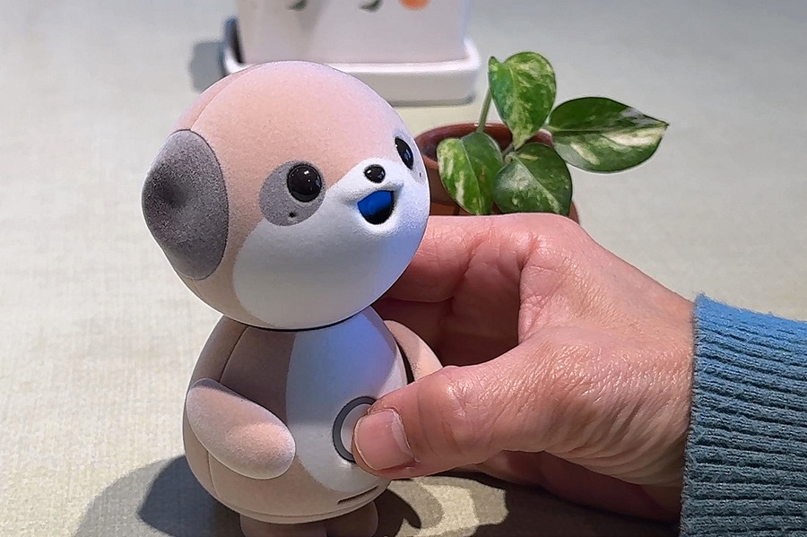 生成AIで会話が進化、シャープ「ポケとも」と実際に暮らしてわかった「共感する友達」感【レビュー】