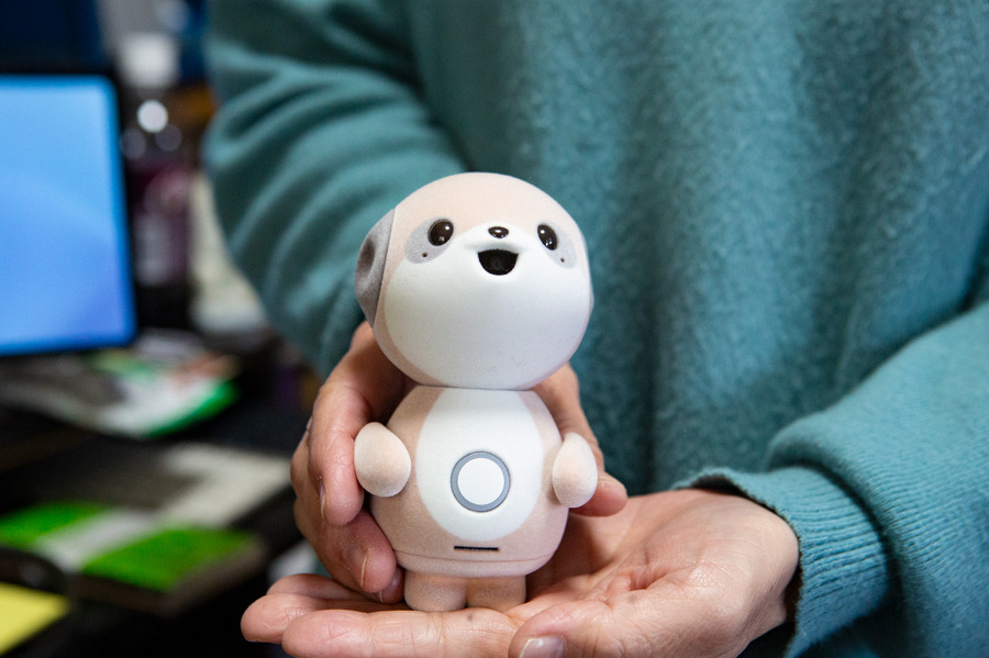 生成AIで会話が進化、シャープ「ポケとも」と実際に暮らしてわかった「共感する友達」感【レビュー】