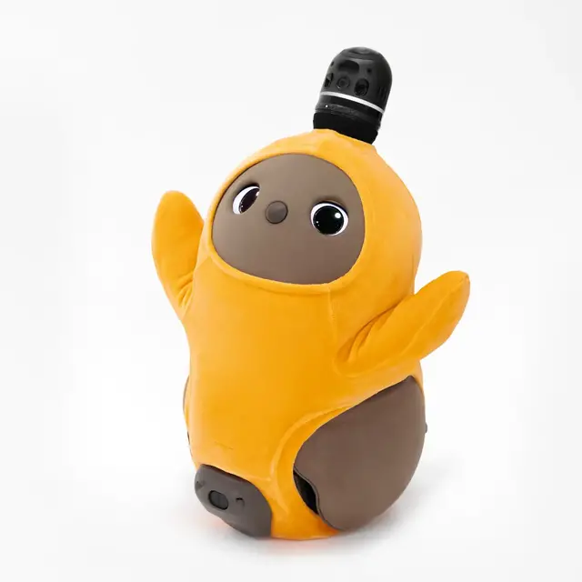 家族型ロボット「LOVOT」のベースウェアに彩り豊かな新色5色が仲間入り、全国16店舗で販売