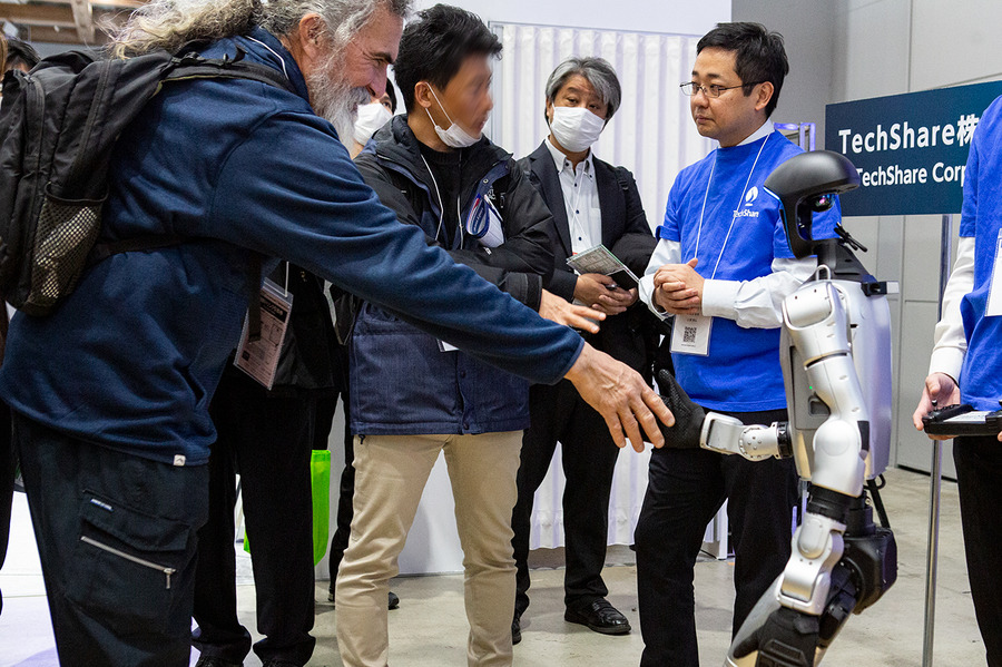 「ロボデックス」開幕！ 実用ロボットが中心、会場の一角で存在感を放つ「ヒューマノイドロボットショー」