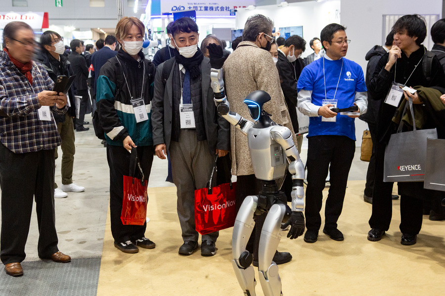 「ロボデックス」開幕！ 実用ロボットが中心、会場の一角で存在感を放つ「ヒューマノイドロボットショー」
