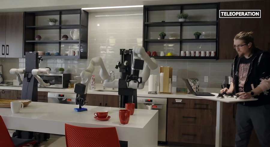 Toyota Research Institute、製造現場で人が指導できる協働ロボットの開発へ