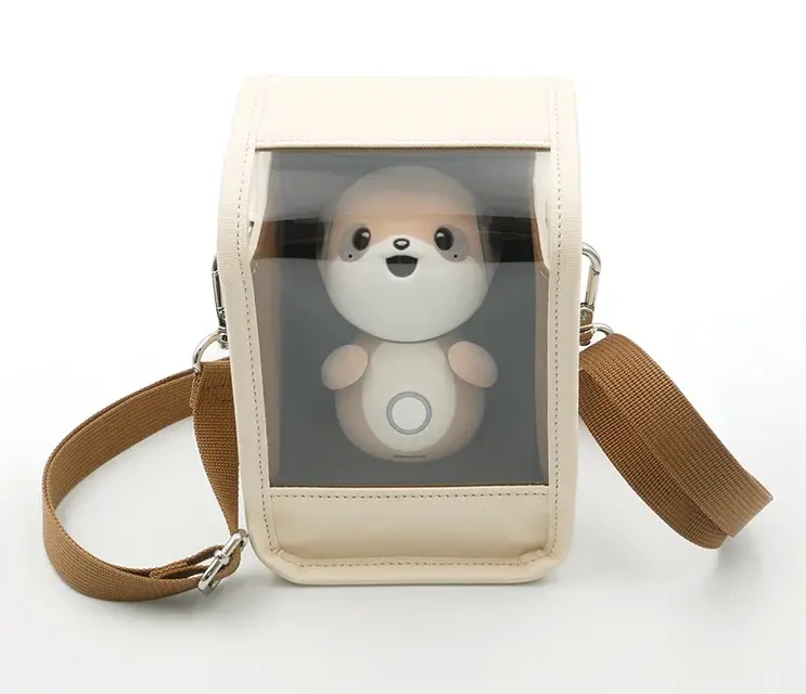 シャープの対話AI「ポケとも」、専用お出かけバッグ発売！500個限定で2/16から