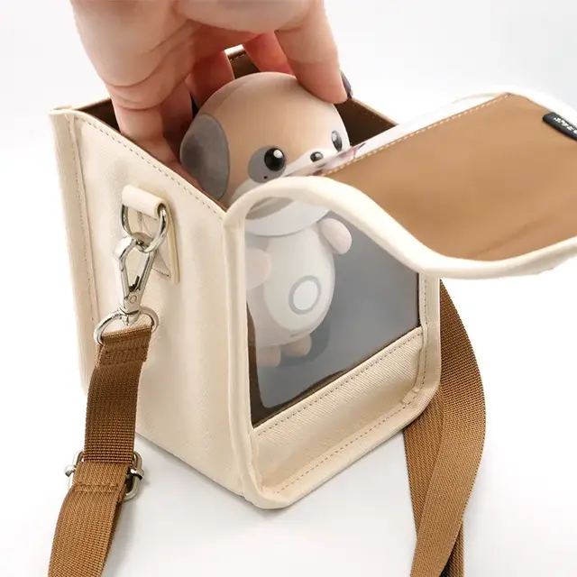 シャープの対話AI「ポケとも」、専用お出かけバッグ発売！500個限定で2/16から