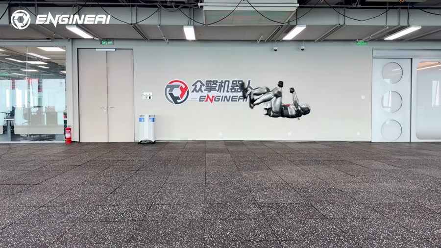 倒れてもすぐ立ち上がる！EngineAIヒューマノイド「PM01」最新動画の反響