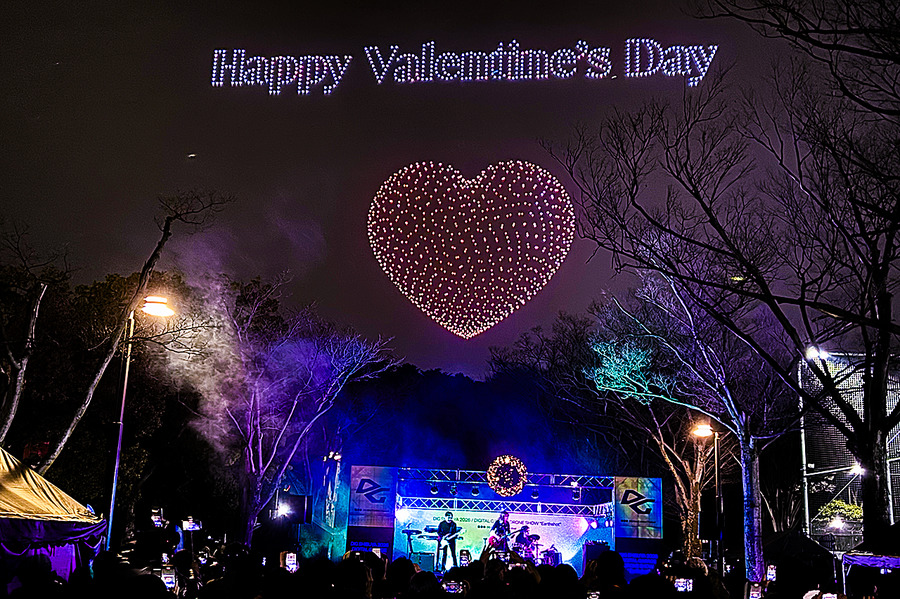 【圧巻】渋谷で国内最大級ドローンショー　3,000機が夜空に描いた地球の物語「DIG SHIBUYA 2026」レポート