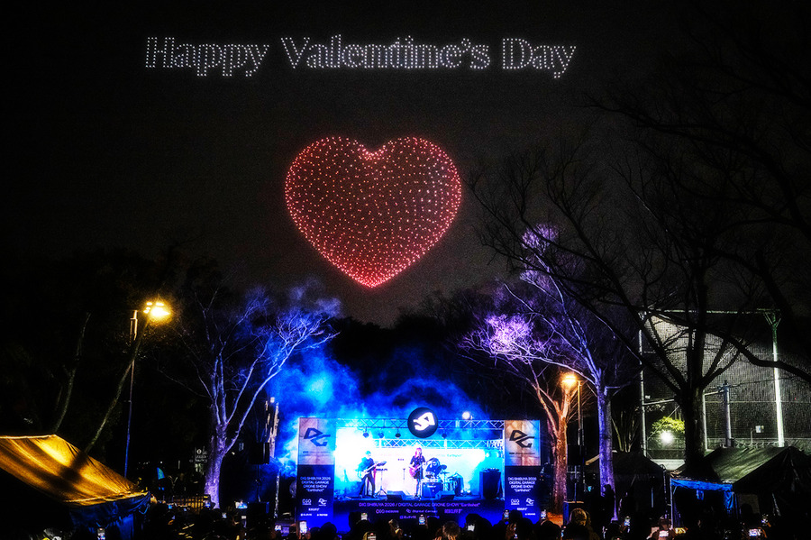 【圧巻】渋谷で国内最大級ドローンショー　3,000機が夜空に描いた地球の物語「DIG SHIBUYA 2026」レポート