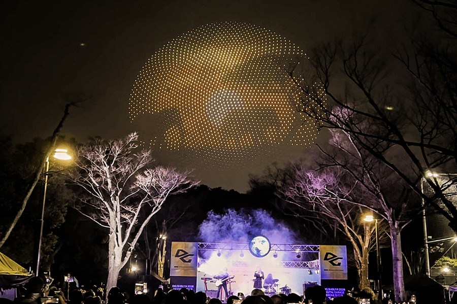 【圧巻】渋谷で国内最大級ドローンショー　3,000機が夜空に描いた地球の物語「DIG SHIBUYA 2026」レポート