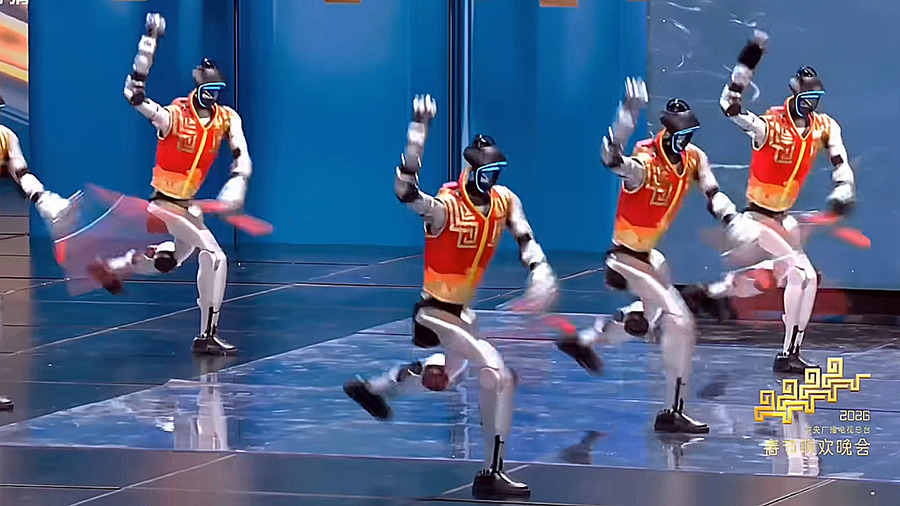 Unitree、今度は複数台のヒューマノイドが完全同期！超高度なカンフー技＋ロボット群制御の高い技術力に驚きの声