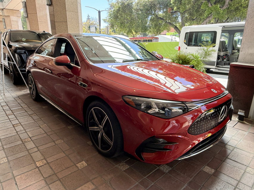 NVIDIA×メルセデス車で自動運転AI「Alpamayo」を体験　テスラやウェイモとの違いを解説／考えて走るAIの実力【GTC 2026】