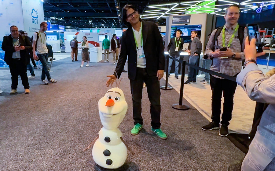 ディズニー「オラフ」がAIロボットになって目の前に！GTC展示ホールで自由すぎる振る舞いと“生きている感”を披露