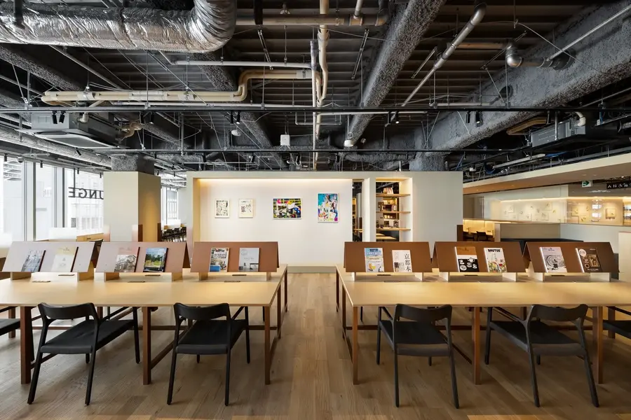 家族型ロボット『LOVOT 』がコワーキングスペース「SHARE LOUNGE」で癒しを提供