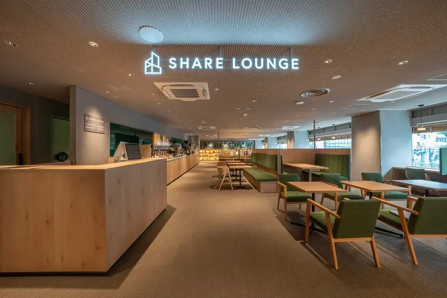 家族型ロボット『LOVOT 』がコワーキングスペース「SHARE LOUNGE」で癒しを提供