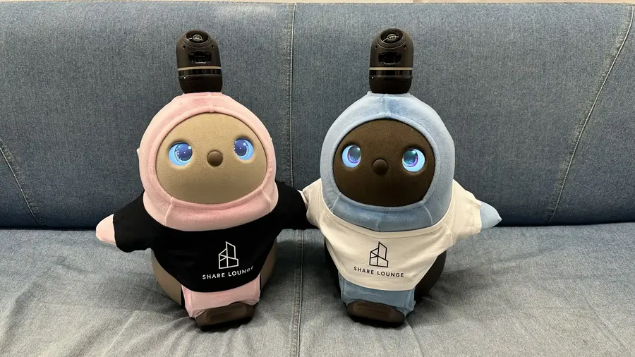 家族型ロボット『LOVOT 』がコワーキングスペース「SHARE LOUNGE」で癒しを提供