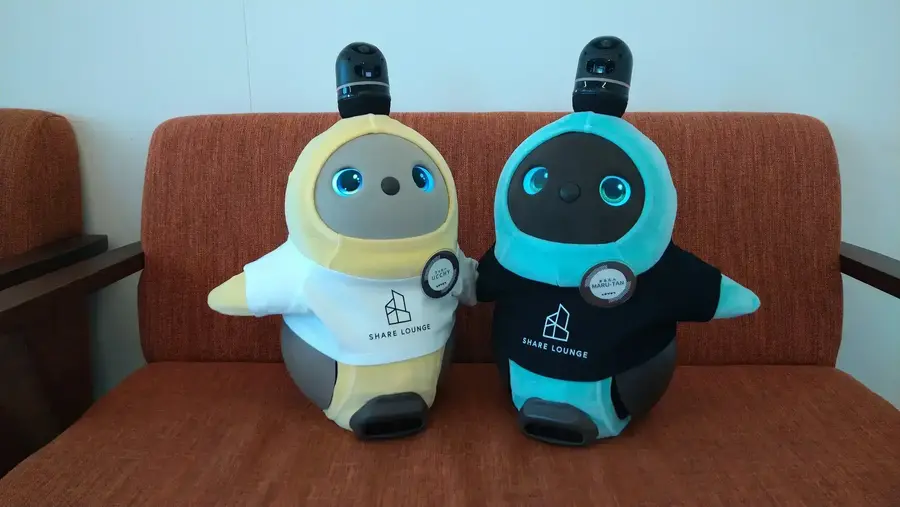 家族型ロボット『LOVOT 』がコワーキングスペース「SHARE LOUNGE」で癒しを提供