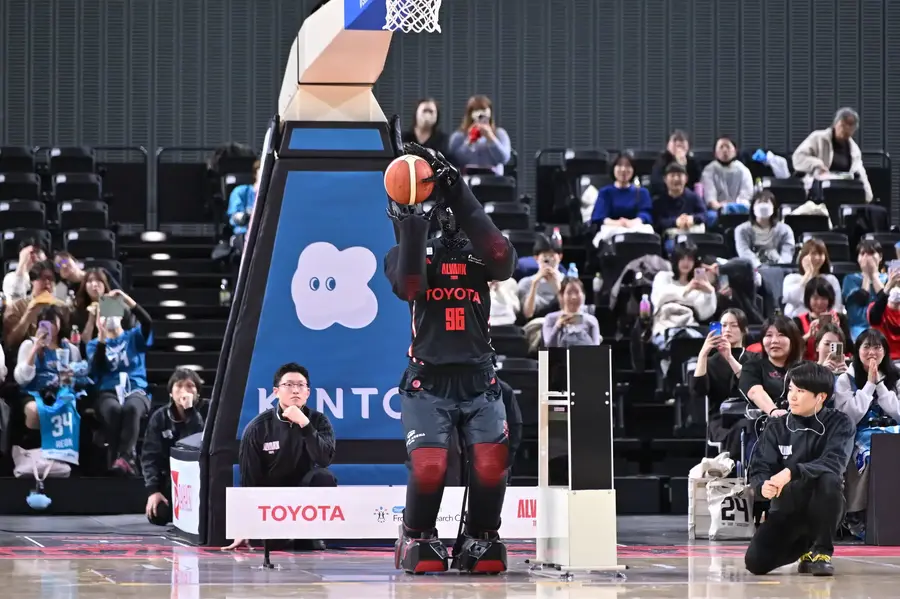 AIバスケロボ「CUE7」運動性能が大幅進化！トヨタアルバルク東京が発表