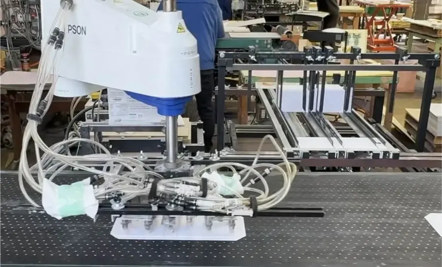 特殊紙製パッケージの海外依存脱却！自社開発機械とロボットで国内量産体制を確立｜セトウチパッケージ