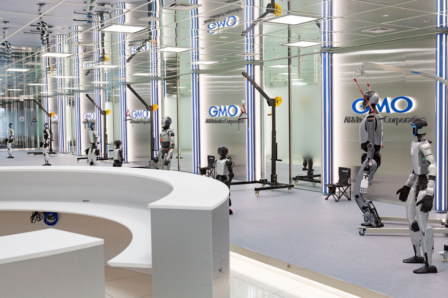 GMOがフィジカルAI戦略を加速！ヒューマノイド大集合、日本最大規模の開発・事業創出拠点を公開