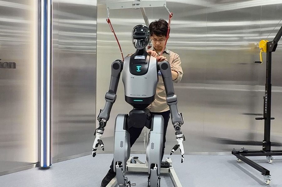 GMOがフィジカルAI戦略を加速！ヒューマノイド大集合、日本最大規模の開発・事業創出拠点を公開