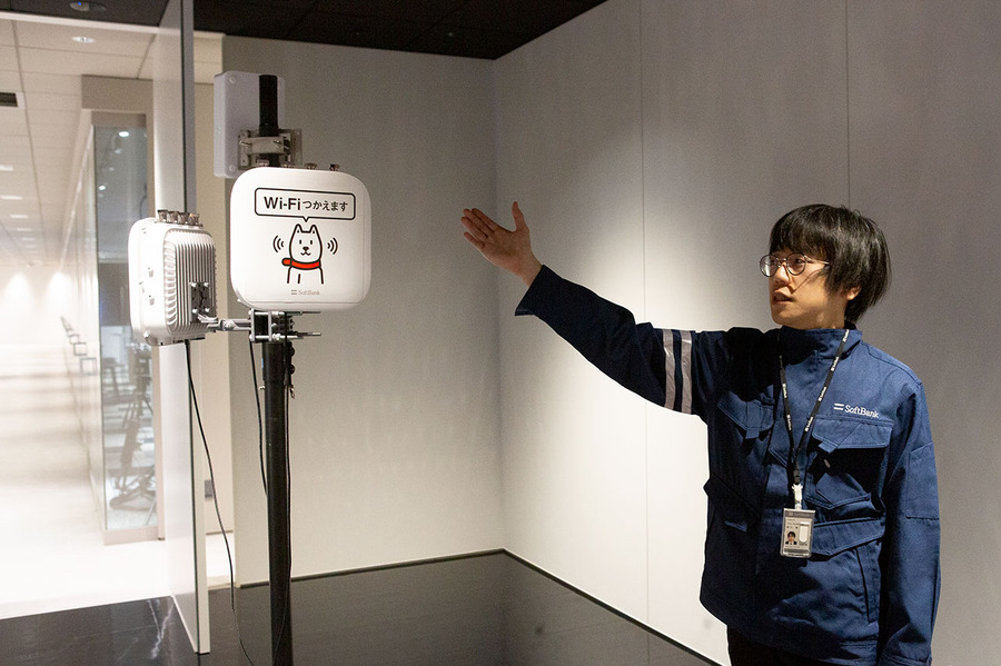 ミリ波非対応スマホでも高速化 「ミリ波×Wi-Fi」は5Gを超えるか　ソフトバンクが実機比較デモを公開