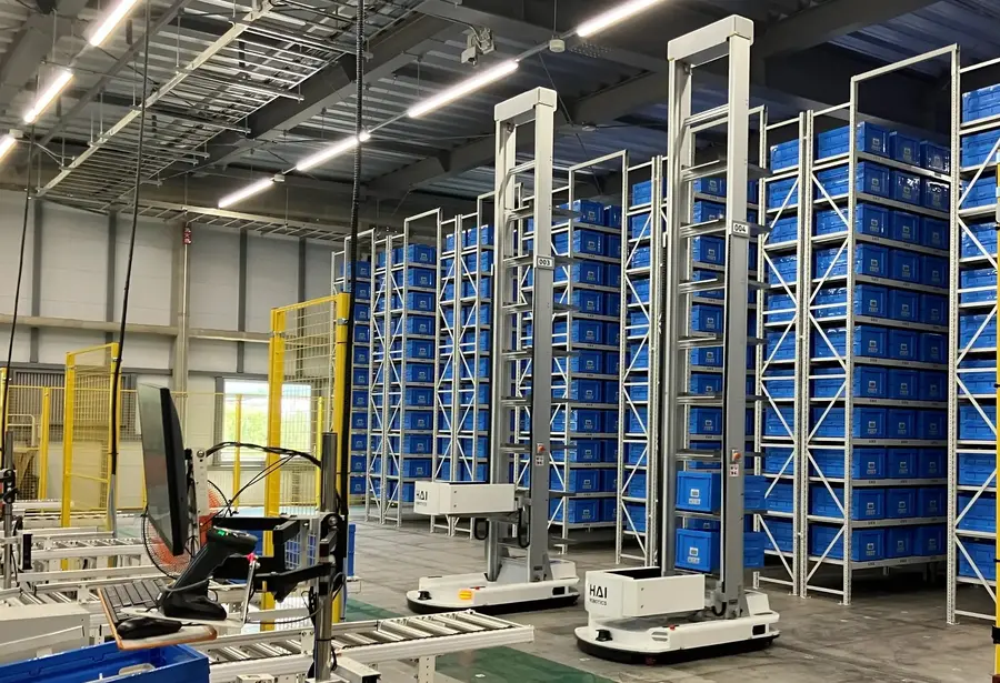 クラウドや自律走行型ロボットで倉庫業務を効率化 セイノー情報サービス「SLIMS」×Hai Robotics「HAIROBOTICS ACR」｜ブラザーロジテック導入事例