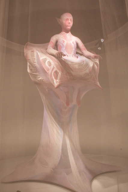 「人間はどう変わるのか」万博で予約困難だった「いのちの未来」アンドロイド　長谷工ミュージアムで常設展示へ　1000年後の未来の人間を体現