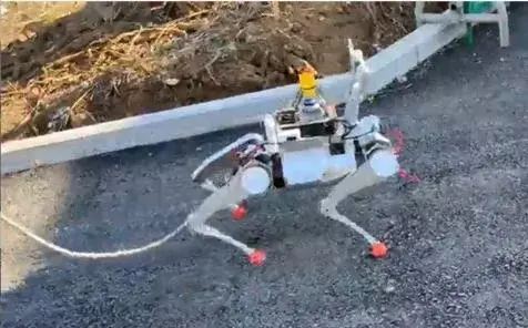アールティ製国産四足歩行ロボットが東急建設の建築現場で実証実験 通信ネットワーク×不整地走破性