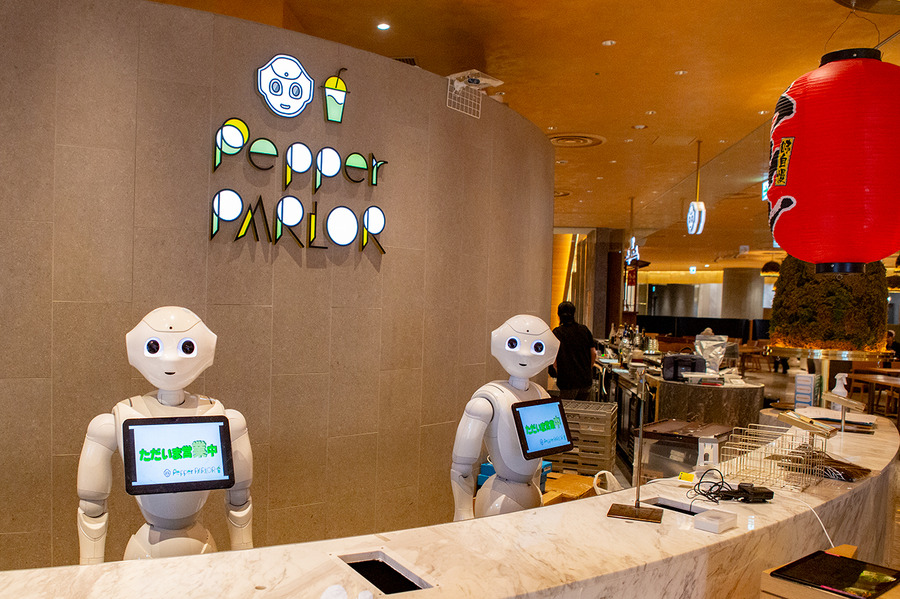 渋谷「ペッパーパーラー」営業終了　月1万人超を集客した「ロボット共生空間」人気の秘密と軌跡