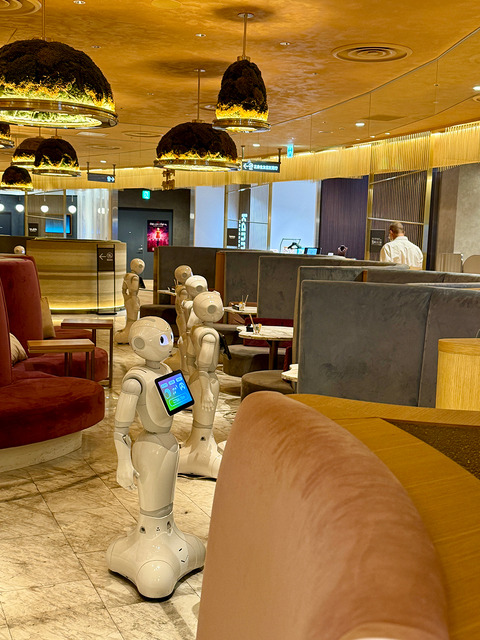 渋谷「ペッパーパーラー」営業終了　月1万人超を集客した「ロボット共生空間」人気の秘密と軌跡