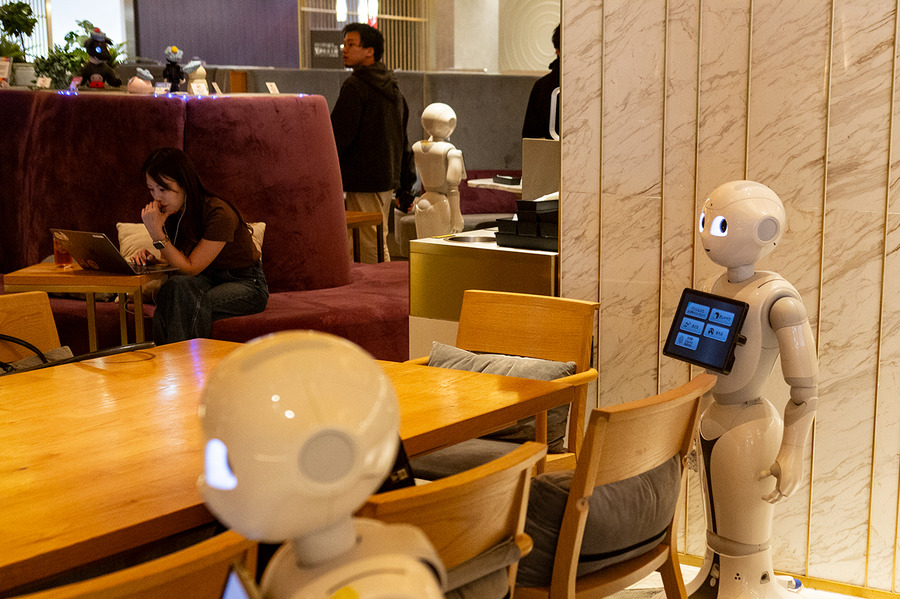 渋谷「ペッパーパーラー」営業終了　月1万人超を集客した「ロボット共生空間」人気の秘密と軌跡