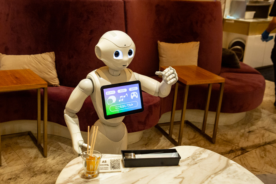 渋谷「ペッパーパーラー」営業終了　月1万人超を集客した「ロボット共生空間」人気の秘密と軌跡