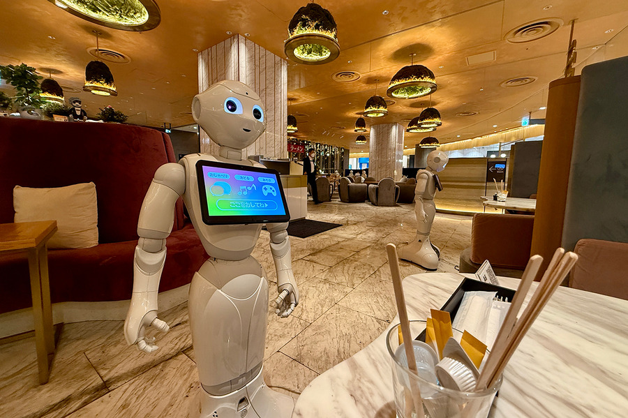 渋谷「ペッパーパーラー」営業終了　月1万人超を集客した「ロボット共生空間」人気の秘密と軌跡
